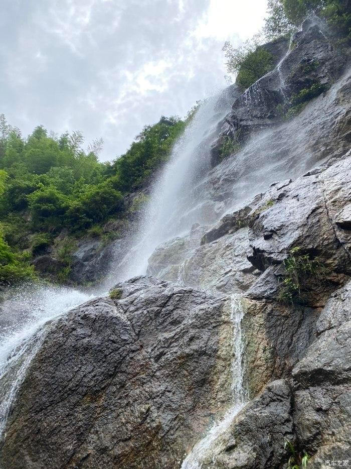 古怪巫师逃离村庄